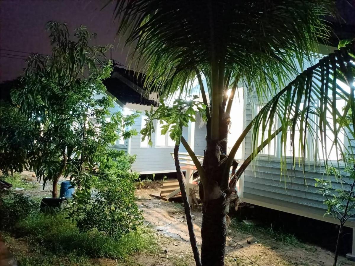 Hotel King Fa House Mae Sot Esterno foto