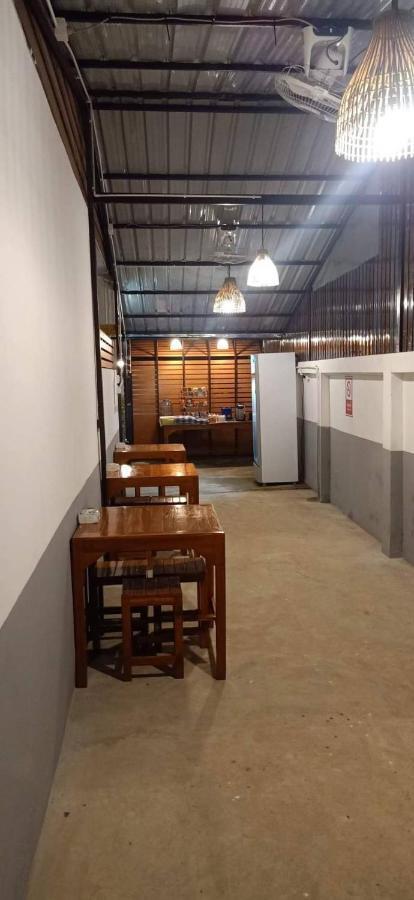 Hotel King Fa House Mae Sot Esterno foto