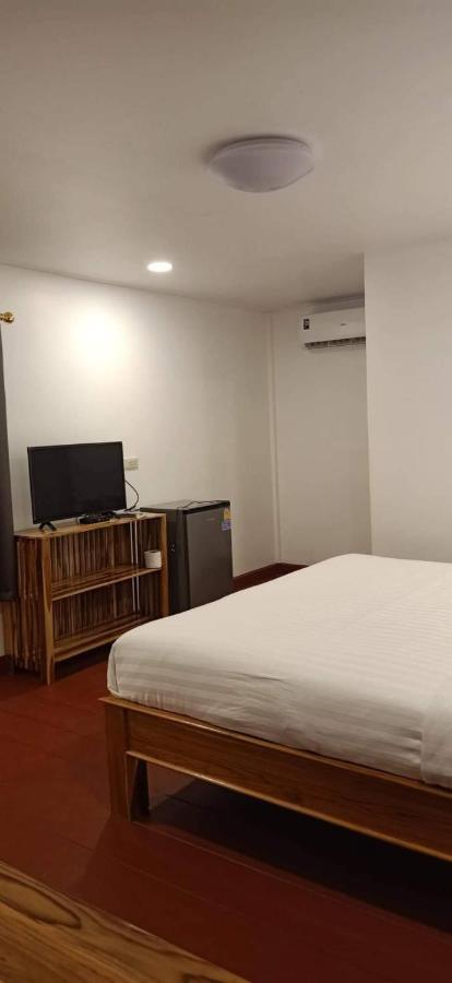 Hotel King Fa House Mae Sot Esterno foto