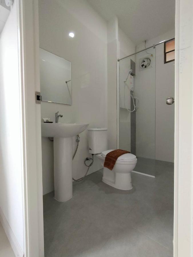 Hotel King Fa House Mae Sot Esterno foto